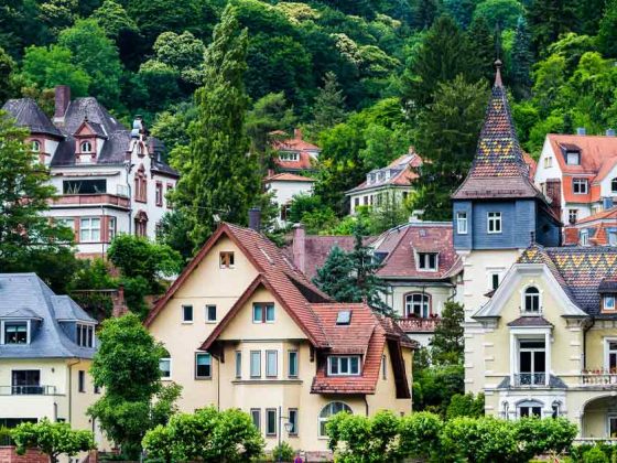 eine Landschaft mit Immobilien