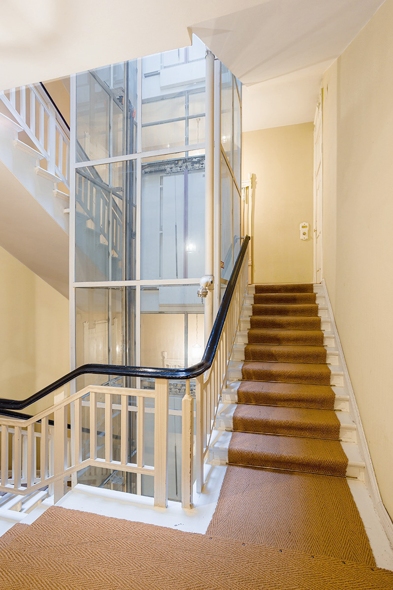 Treppenhaus & Aufzug